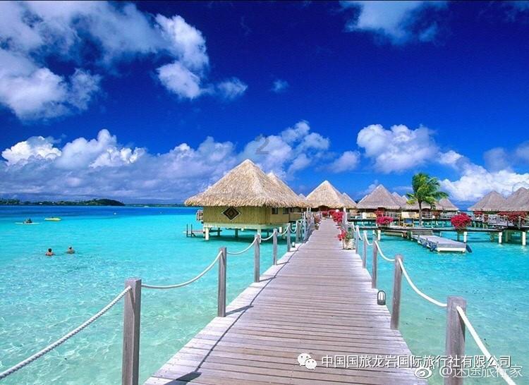 黄渤现身慕赫晚宴,与Philippe Starck交流设计与艺术