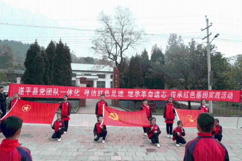 男生走路时靠近女生，代表喜欢她吗？