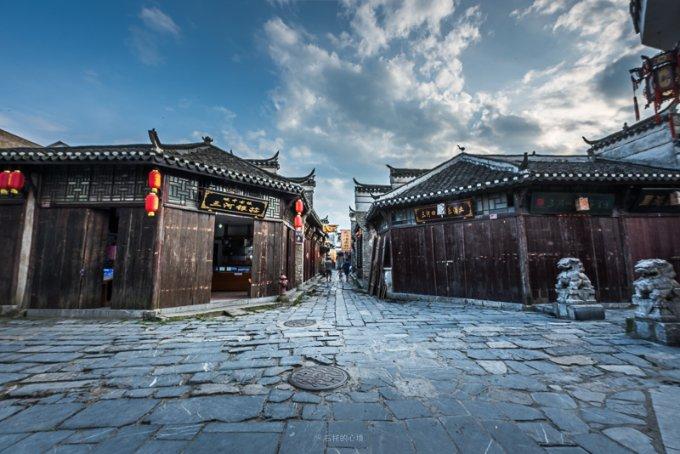 建行济南珍珠泉支行:向拒收现金说不 还支付以温度